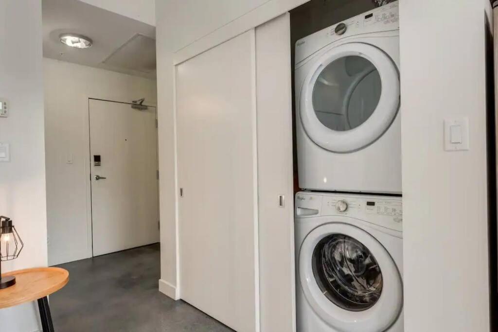 Apartment Escape In The Sky Studio Calgary
